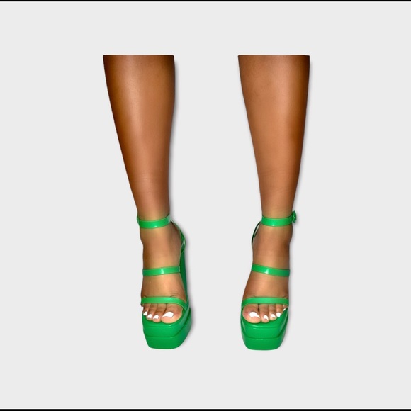 Vibrant Green strappy platform heel - Picture 2 of 2